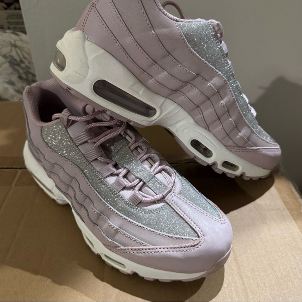 Nike Air Max 95 Velvet Particle Rose Sneakers